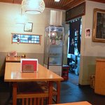 遊庵 - 店内の風景です。中々落ち着いた雰囲気ですね。２階にも客席はあります。