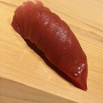 すが弥 - 背ビレ下。通称、別れ身です。近海物の身痩せマグロより遥かに上質