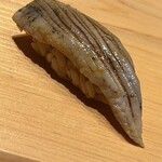 すが弥 - 鰯。強めの塩入れと酢漬けですが、これが口に合う