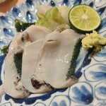 すが弥 - 鮑は活が好き。コリコリ食感で噛めば噛むほどグルタミン酸やイノシン酸が溢れます