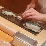 すが弥 - 貝柱を薄く斬り付けます