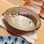 すが弥 - 400gの黒鮑の殻です