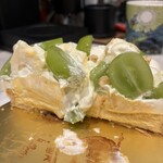 パティスリー リョーコ - 萌える断面写真ですが、何か？　…決して「潰れた元タルト」の図じゃないからね！