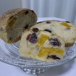 ラトリエ ドゥ プレジール - ココナッツミルクのパン断面図