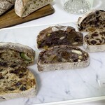 ラトリエ ドゥ プレジール - 左から若桃＆紅茶、パンオフリュイ、ローズ