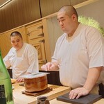 鮨 詠心 - 海苔を網で炙って