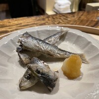 温石 - イワシの丸揚げ