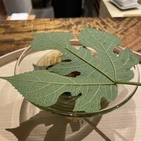 温石 - 梶の葉、馬鈴薯葛豆腐、鱧の卵、モロヘイヤ