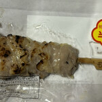 LAWSON - 料理写真:炭火焼鳥もも(塩)半額 65円!