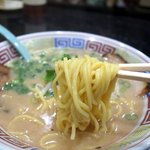 京橋マキノ家 緑橋店すず家 - 麺リフト～プリプリの卵麺です。