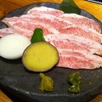 焼肉薩摩ホルモン舗 - 黒豚トントロ塩