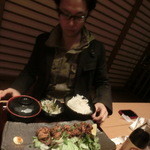 はかた地どり 福栄組合 - モッチーは甘たれ仕立て 壷唐揚げ膳にご満悦