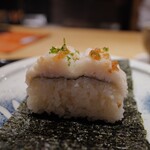 富小路 やま岸 - ◉淡路島 仮屋漁港 鱧の若狭焼 の棒鮨を海苔で巻いて 梅肉と柚子削り掛けて