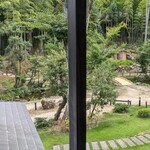 日本料理 滴翠 - 個室から庭園が眺められます。