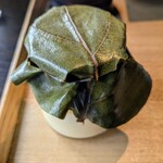 日本料理 滴翠 - 飛鳥のなめらかプリン！柿の葉で蓋をしてます。