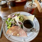 Cafe +8101 - 