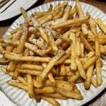 韓国料理 イチサン - スパイシーソルトとペコリーノチーズのポテトフライ