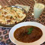 インド料理 パリワル - ハイデラバードチキンカレー・オニオンクルチャとアボカドミルクセーキ