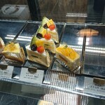 お菓子とくつろぎとこむぎさん - 私達がお店を出る頃のショーケース