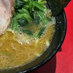 ラーメン 厚木家 - バランスのいいスープは熱々です。