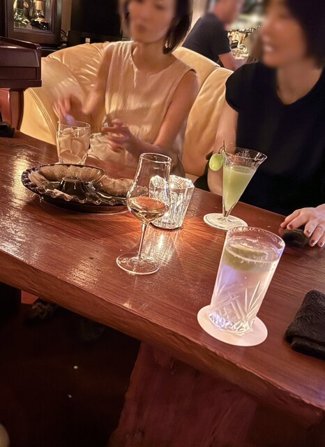 ザルッキンググラス （THE LOOKING GLASS） - 箕面船場阪大前