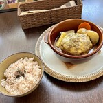 バルバルキッチンアメリ - ランチ：煮込みチーズハンバーグ(¥1,380)