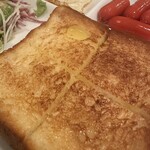 天然酵母の食パン専門店 つばめパン&Milk - 絹香　食パン⑤(トースト状態)