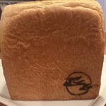 天然酵母の食パン専門店 つばめパン&Milk 庄内緑地公園店 - 絹香　食パン①