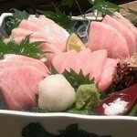 Nijihare - 近海で捕れた生の本マグロの大トロ刺身。