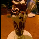 Peter Luger Steak House Tokyo - アイスというより《チョコレートパフェ》な佇まい。