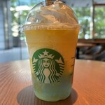 スターバックスコーヒー アークヒルズサウスタワー店 - サンシャイン パイン フラペチーノ（下から）