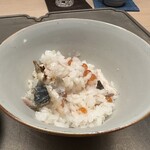 徳ㇵ本也 - 煮えばなの状態で混ぜご飯に。琵琶鱒の皮も良いアクセントでした。