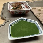 徳ㇵ本也 - 焼き串から外して尾を手で掴んで豪快に蓼酢にディップしていただきました。