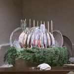 徳ㇵ本也 - まずは背側を、縦焼きも珍しいですね。