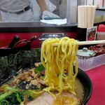 ラーメン 杉田家 - 麺リフト