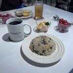 ゆる学徒カフェ - 40年の思い出(ホットコーヒー)600円、ぼっかけチャーハン1200円