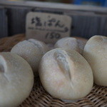 工房とったん - とったんの塩をつかった塩パン150円。