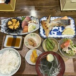 味亭花の家 - 板さんお任せ定食