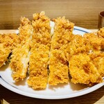 ぎおん亭 - 想定よりかなりデカい揚げたての鶏かつが来た