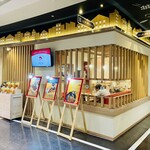 ぎおん亭 - 12:02入店、一番奥のカウンター席に。帰りはお待ち状態になってた。