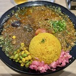 カオススパイスダイナー - 茄子と牛豚醬キーマ + カオスポークキーマ (ターメリックライス) ¥1180