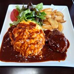 展望･星屑レストラン ガイア - ハンバーグ添えハッシュドビーフオムライス(税込1738円) 