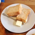 ピッツェリア 薪と石 - 本日のランチのパン