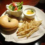 umie - ビーフシチュープレート（ベーグル、ポテト、サラダ、ヨーグルト）