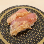 はま寿司 - 直火焼きまぐろ（大葉にんにく風味）