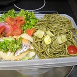 キッチン ブルー グローブ - 夜なので軽めにパスタ、サラダ、真鯛ポワレと共に