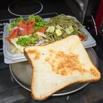 キッチン ブルー グローブ - トーストも忘れず