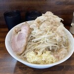 らーめん 松信 - 普通盛り野菜増し脂とニンニク入り