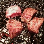 肉料理とワイン YUZAN - 厚切りタン焼いてます♪