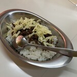 かれーの店 うどん  - ライス（チーズ・スパイシーひき肉トッピング）